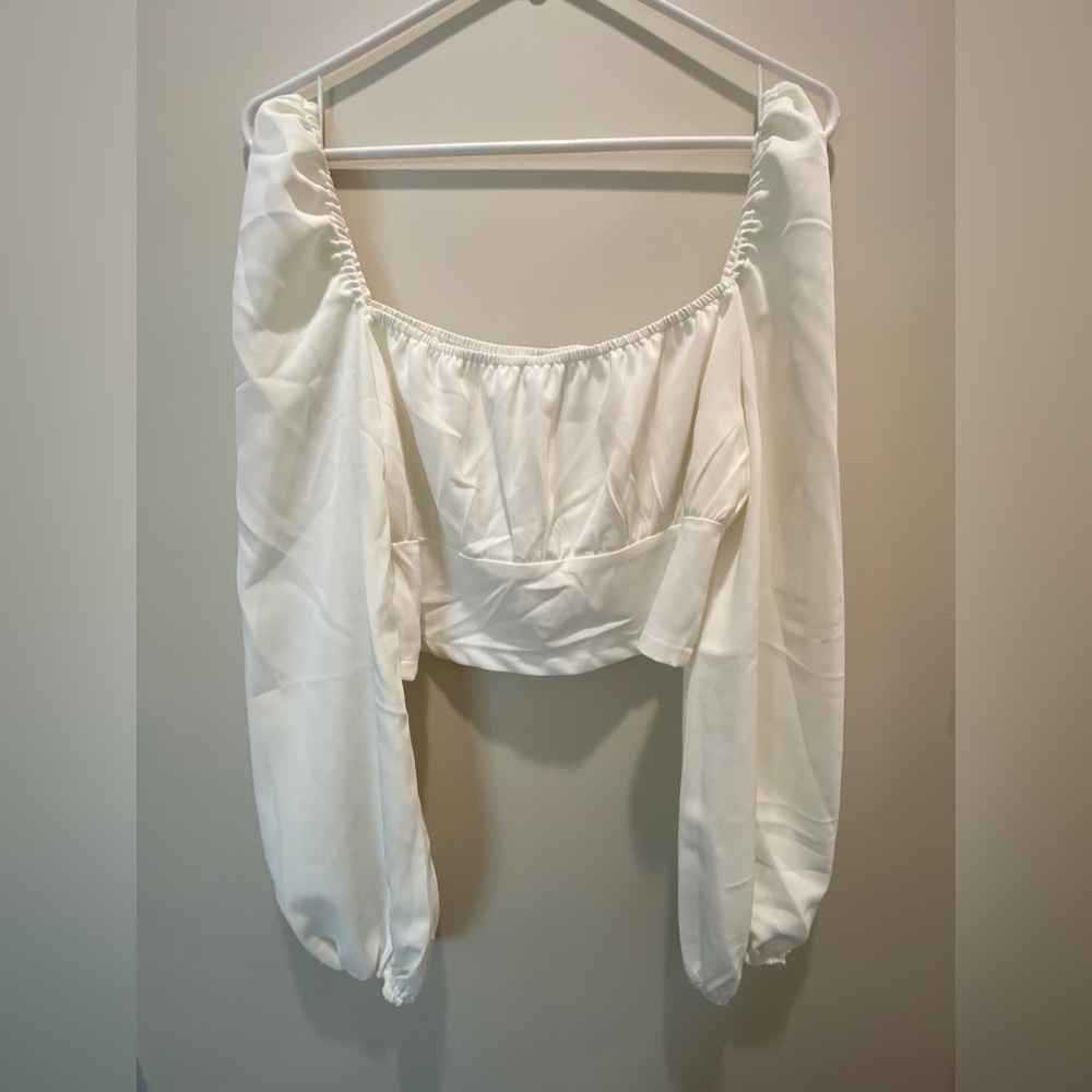 White long sleeve crop top